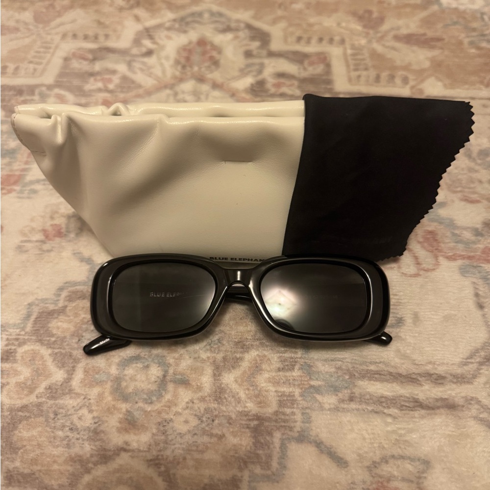 Blue elephant sunglass with case